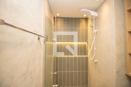 Banheiro, box e chuveiro  de apartamento para alugar com 1 quarto, 25m² em Vila Olímpia, São Paulo