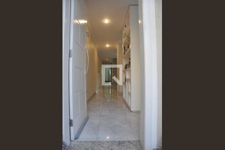 Corredor de casa para alugar com 3 quartos, 250m² em Vila Ester (zona Norte), São Paulo