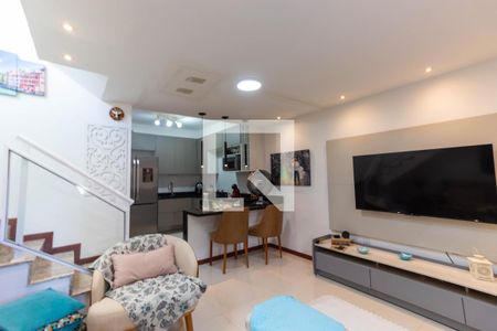 Sala de casa de condomínio para alugar com 2 quartos, 92m² em Serra Grande, Niterói