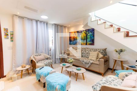 Sala de casa de condomínio à venda com 2 quartos, 92m² em Serra Grande, Niterói