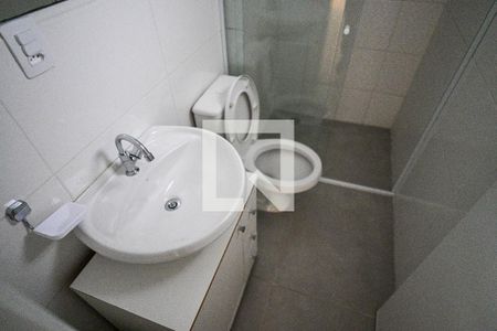 Banheiro de kitnet/studio para alugar com 1 quarto, 23m² em Aclimação, São Paulo