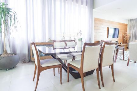 sala  de  jantar de casa de condomínio à venda com 4 quartos, 630m² em Vila do Ouro, Nova Lima