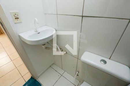 Banheiro de apartamento à venda com 2 quartos, 52m² em Santa Maria, Contagem