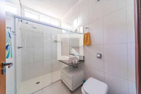 Banheiro Social de casa à venda com 3 quartos, 171m² em Vila Pires, Santo André