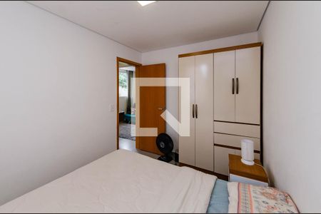 Quarto 2 de apartamento para alugar com 2 quartos, 52m² em Estoril, Belo Horizonte