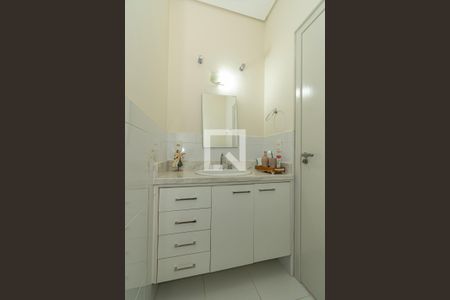 Banheiro da Suíte 1 de casa de condomínio à venda com 3 quartos, 130m² em Bairro das Palmeiras, Campinas