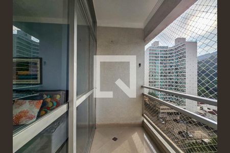 sacada de apartamento para alugar com 2 quartos, 65m² em Barra Funda, Guarujá