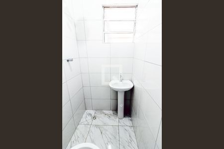 Banheiro de kitnet/studio para alugar com 1 quarto, 28m² em Jardim Bom Pastor, Santo André