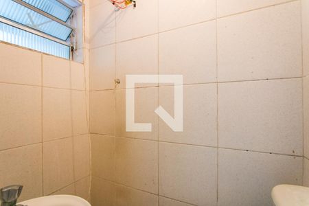 Banheiro de casa para alugar com 1 quarto, 27m² em Jardim Santo Antonio de Padua, Santo André