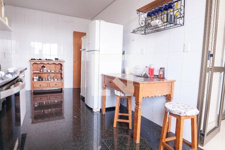 Apartamento à venda com 271m², 4 quartos e 4 vagas Apartamento à venda com 271m², 4 quartos e 4 vagascozinha