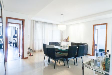 Apartamento à venda com 271m², 4 quartos e 4 vagas Apartamento à venda com 271m², 4 quartos e 4 vagasSala de Jantar