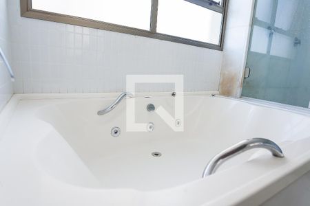 Apartamento à venda com 271m², 4 quartos e 4 vagas Apartamento à venda com 271m², 4 quartos e 4 vagasBanheiro suite master