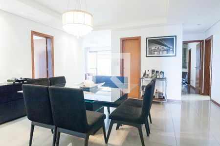 Apartamento à venda com 271m², 4 quartos e 4 vagas Apartamento à venda com 271m², 4 quartos e 4 vagasSala de Jantar
