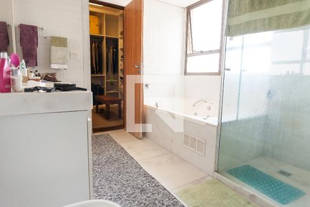 Apartamento à venda com 271m², 4 quartos e 4 vagas Apartamento à venda com 271m², 4 quartos e 4 vagasBanheiro suite master