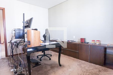 Apartamento à venda com 271m², 4 quartos e 4 vagas Apartamento à venda com 271m², 4 quartos e 4 vagassuite 2