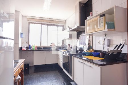 Apartamento à venda com 271m², 4 quartos e 4 vagas Apartamento à venda com 271m², 4 quartos e 4 vagascozinha