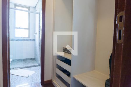 Apartamento à venda com 271m², 4 quartos e 4 vagas Apartamento à venda com 271m², 4 quartos e 4 vagascloset suite 2
