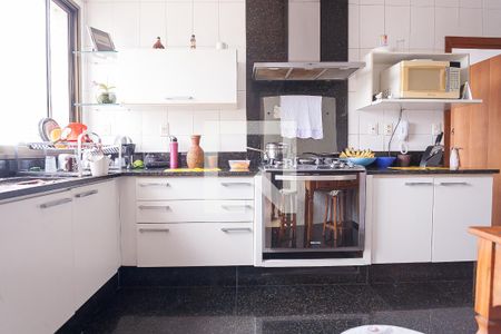 Apartamento à venda com 271m², 4 quartos e 4 vagas Apartamento à venda com 271m², 4 quartos e 4 vagascozinha