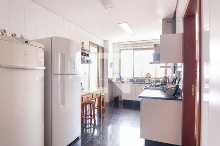 Apartamento à venda com 271m², 4 quartos e 4 vagas Apartamento à venda com 271m², 4 quartos e 4 vagascozinha