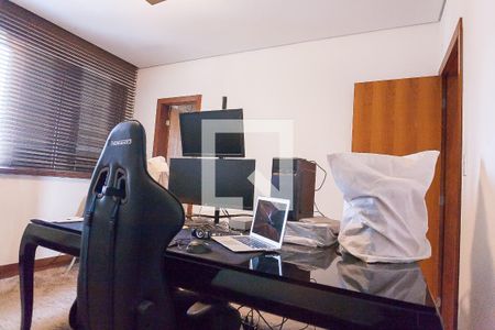 Apartamento à venda com 271m², 4 quartos e 4 vagas Apartamento à venda com 271m², 4 quartos e 4 vagassuite 2