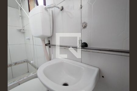 Banheiro de kitnet/studio para alugar com 1 quarto, 25m² em Ingleses do Rio Vermelho, Florianópolis