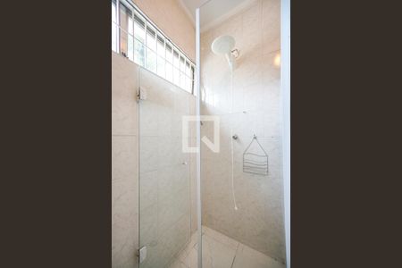 Casa à venda com 340m², 5 quartos e 4 vagas Casa à venda com 340m², 5 quartos e 4 vagasChuveiro