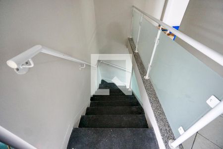 Casa à venda com 340m², 5 quartos e 4 vagas Casa à venda com 340m², 5 quartos e 4 vagasEscada