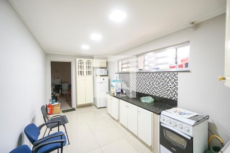 Casa à venda com 340m², 5 quartos e 4 vagas Casa à venda com 340m², 5 quartos e 4 vagasCozinha