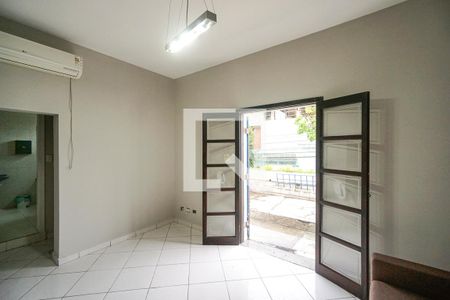 Casa à venda com 340m², 5 quartos e 4 vagas Casa à venda com 340m², 5 quartos e 4 vagasSuíte