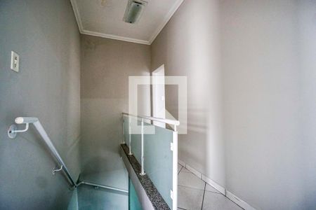 Casa à venda com 340m², 5 quartos e 4 vagas Casa à venda com 340m², 5 quartos e 4 vagasHall da escada