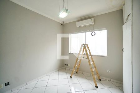 Casa à venda com 340m², 5 quartos e 4 vagas Casa à venda com 340m², 5 quartos e 4 vagasQuarto 04