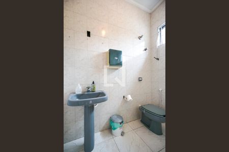 Casa à venda com 340m², 5 quartos e 4 vagas Casa à venda com 340m², 5 quartos e 4 vagasBanheiro da suíte