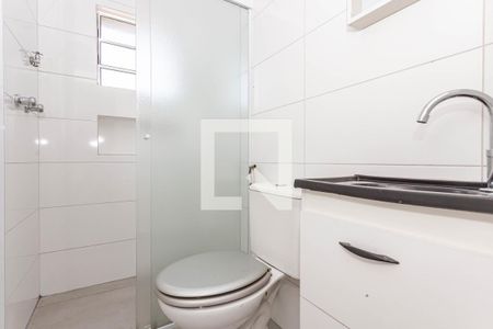 Banheiro de kitnet/studio para alugar com 1 quarto, 25m² em Vila das Mercês, São Paulo