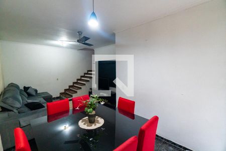 Casa à venda com 163m², 3 quartos e 4 vagasSala