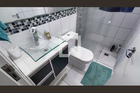 Banheiro de apartamento à venda com 2 quartos, 49m² em Jardim Búfalo, Jundiaí