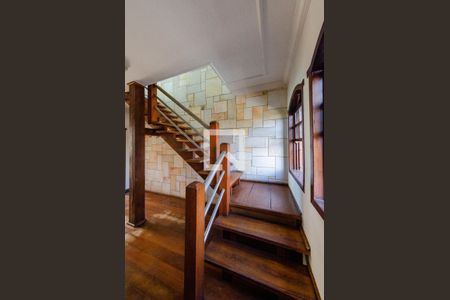 Escada de casa à venda com 6 quartos, 298m² em Alto Caiçaras, Belo Horizonte