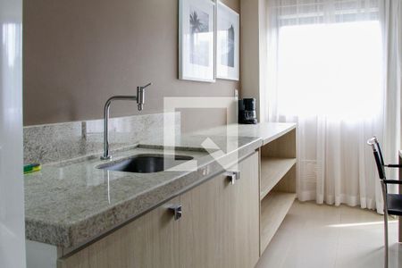 Cozinha de kitnet/studio para alugar com 1 quarto, 45m² em Barra da Tijuca, Rio de Janeiro