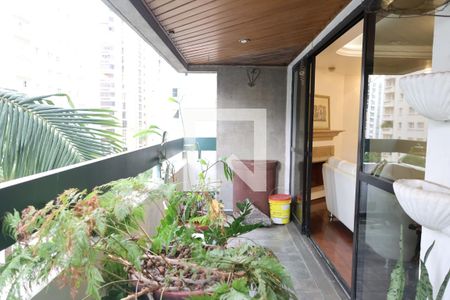 Apartamento à venda com 155m², 3 quartos e 2 vagas Apartamento à venda com 155m², 3 quartos e 2 vagasVaranda 2