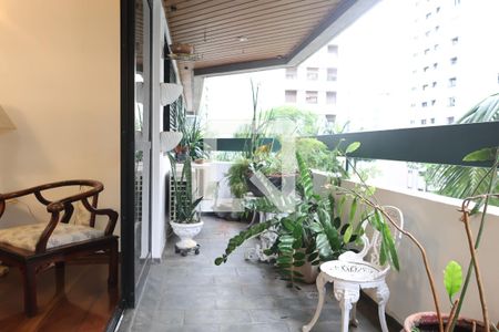 Apartamento à venda com 155m², 3 quartos e 2 vagas Apartamento à venda com 155m², 3 quartos e 2 vagasVaranda 2