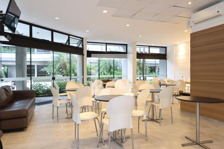 Apartamento à venda com 155m², 3 quartos e 2 vagas Apartamento à venda com 155m², 3 quartos e 2 vagasÁrea comum - Salão de festas