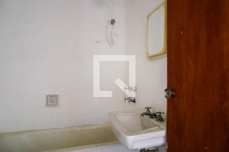 Banheiro de apartamento para alugar com 1 quarto, 40m² em Funcionários, Belo Horizonte