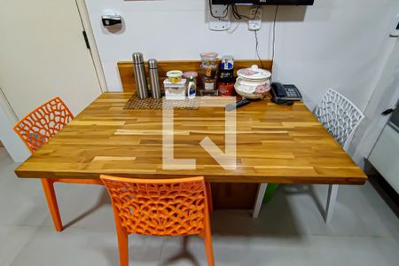 Apartamento à venda com 129m², 3 quartos e 3 vagas Apartamento à venda com 129m², 3 quartos e 3 vagascozinha