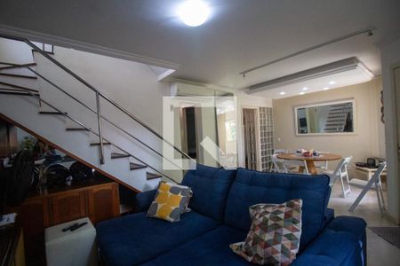 Sala de casa de condomínio à venda com 4 quartos, 197m² em Recreio dos Bandeirantes, Rio de Janeiro