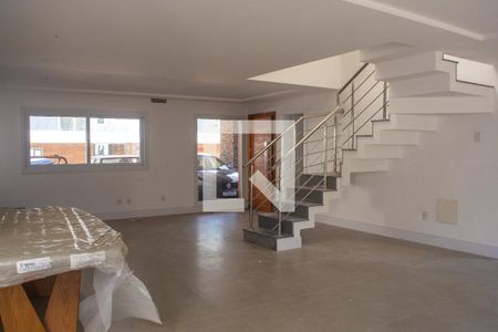 Sala de casa de condomínio para alugar com 3 quartos, 300m² em Pedra Redonda, Porto Alegre
