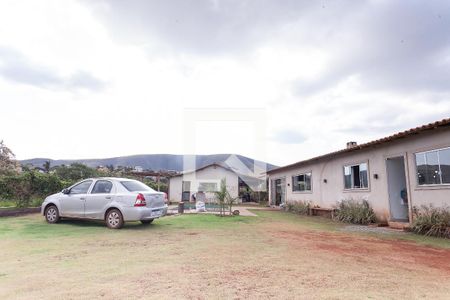 Casa de condomínio para alugar com 190m², 4 quartos e 5 vagas Casa de condomínio para alugar com 190m², 4 quartos e 5 vagasquintal / jardin