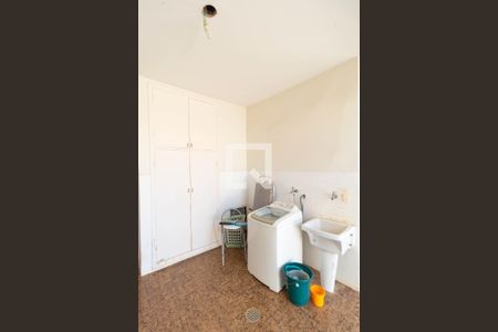 Casa à venda com 346m², 4 quartos e 3 vagas Casa à venda com 346m², 4 quartos e 3 vagasÁrea de Serviço