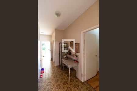 Casa à venda com 346m², 4 quartos e 3 vagas Casa à venda com 346m², 4 quartos e 3 vagasCorredor