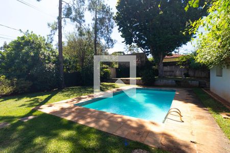 Casa à venda com 346m², 4 quartos e 3 vagas Casa à venda com 346m², 4 quartos e 3 vagasQuintal