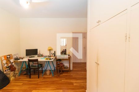 Casa à venda com 346m², 4 quartos e 3 vagas Casa à venda com 346m², 4 quartos e 3 vagasQuarto 01