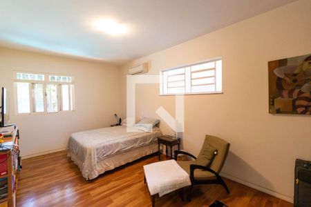 Casa à venda com 346m², 4 quartos e 3 vagas Casa à venda com 346m², 4 quartos e 3 vagasSuíte